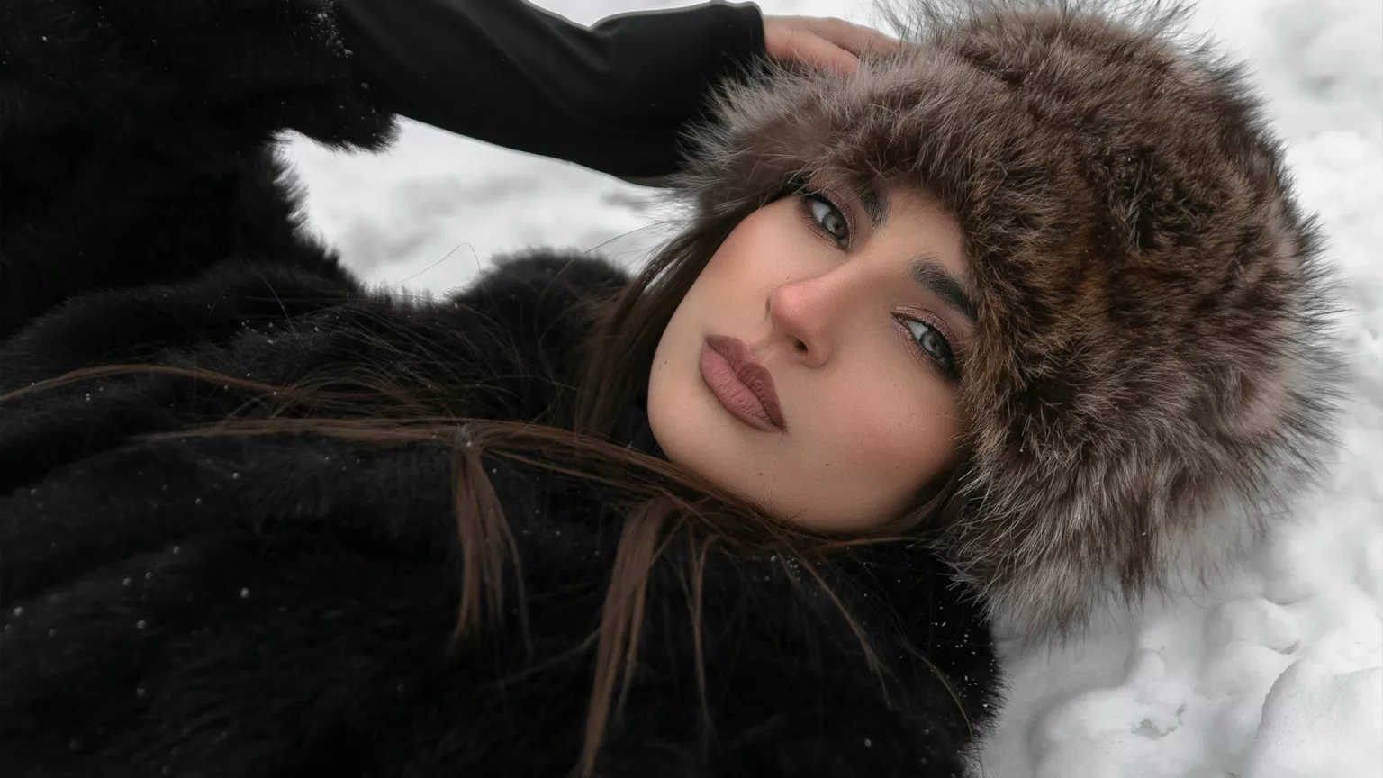 Работа с онлифанс агентством для максимального дохода в 2026